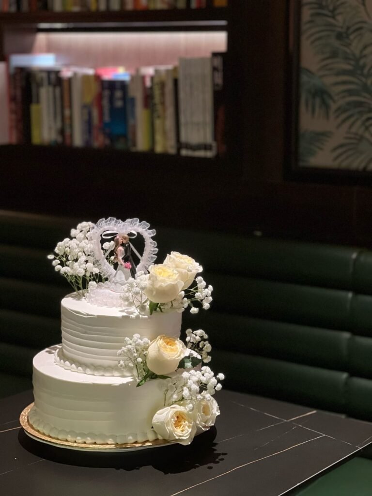 Pondside wedding cake_08